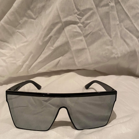 Sunglesses - Picture 11 of 16